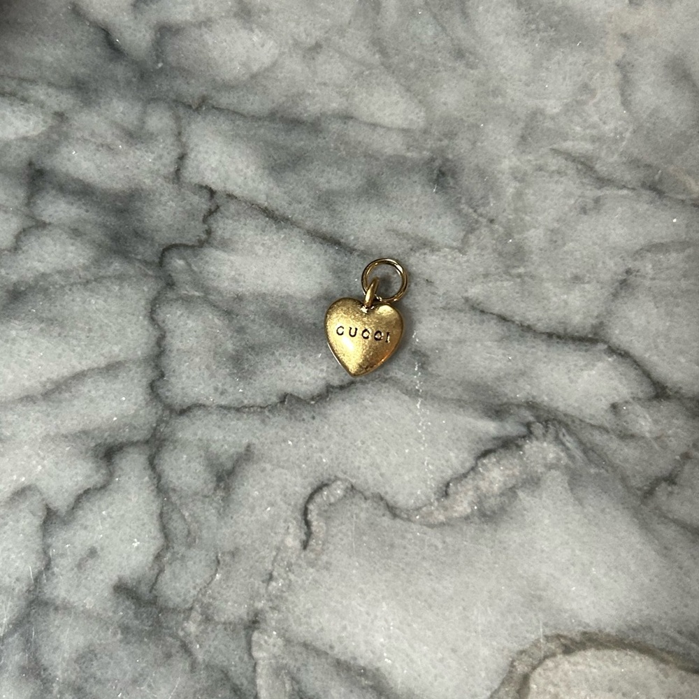 GUCCI Gold Logo Dainty Heart Charm